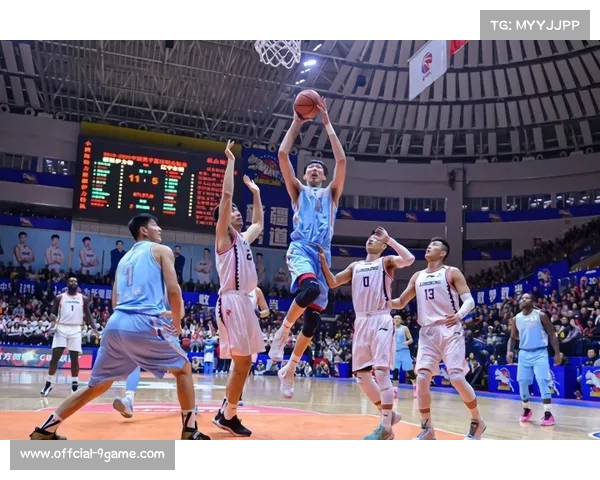 山西男篮新援迪亚洛抵达太原，数千球迷热情接机
