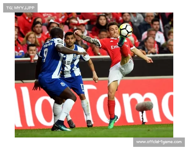 葡超领头羊波尔图3-0轻取阿马多拉之星，主场攻势如潮延续不败金身